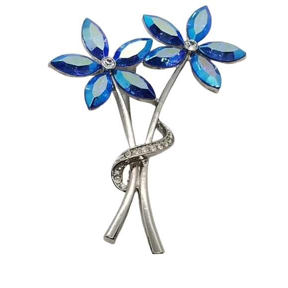 AVON 1998 "FASHION BLUE FLOWER PIN"  BLUE GLASS & SILVERTONE FLOWER BROOCH - Picture 2 of 4
